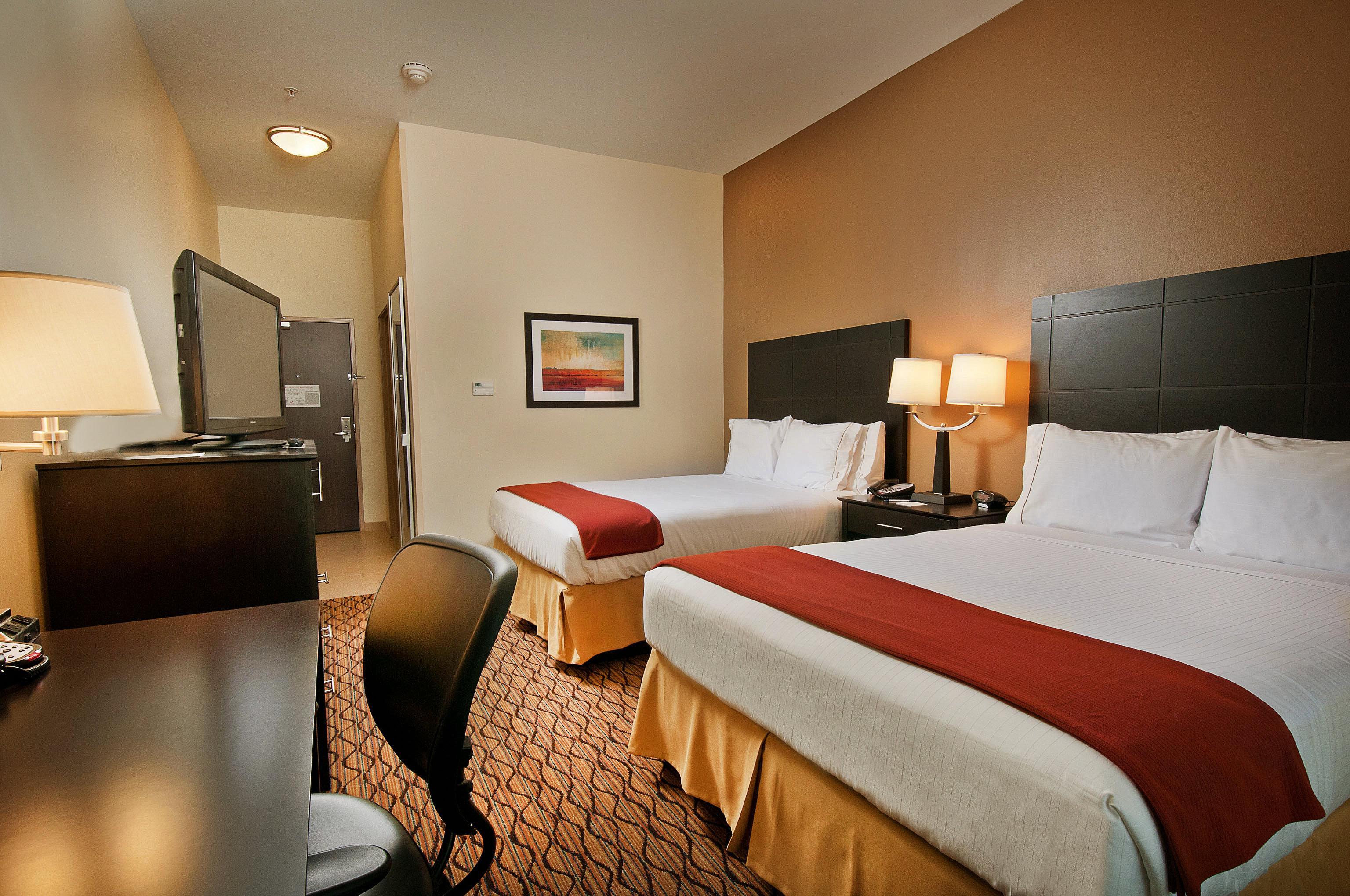Holiday Inn Express Hotel And Suites Pearsall By Ihg Exterior foto